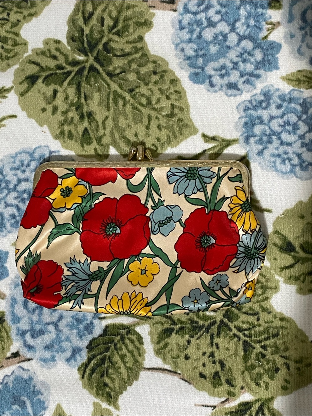 Vintage 1960s Floral Red Poppy Clasp Clutch - Picture 2 of 3